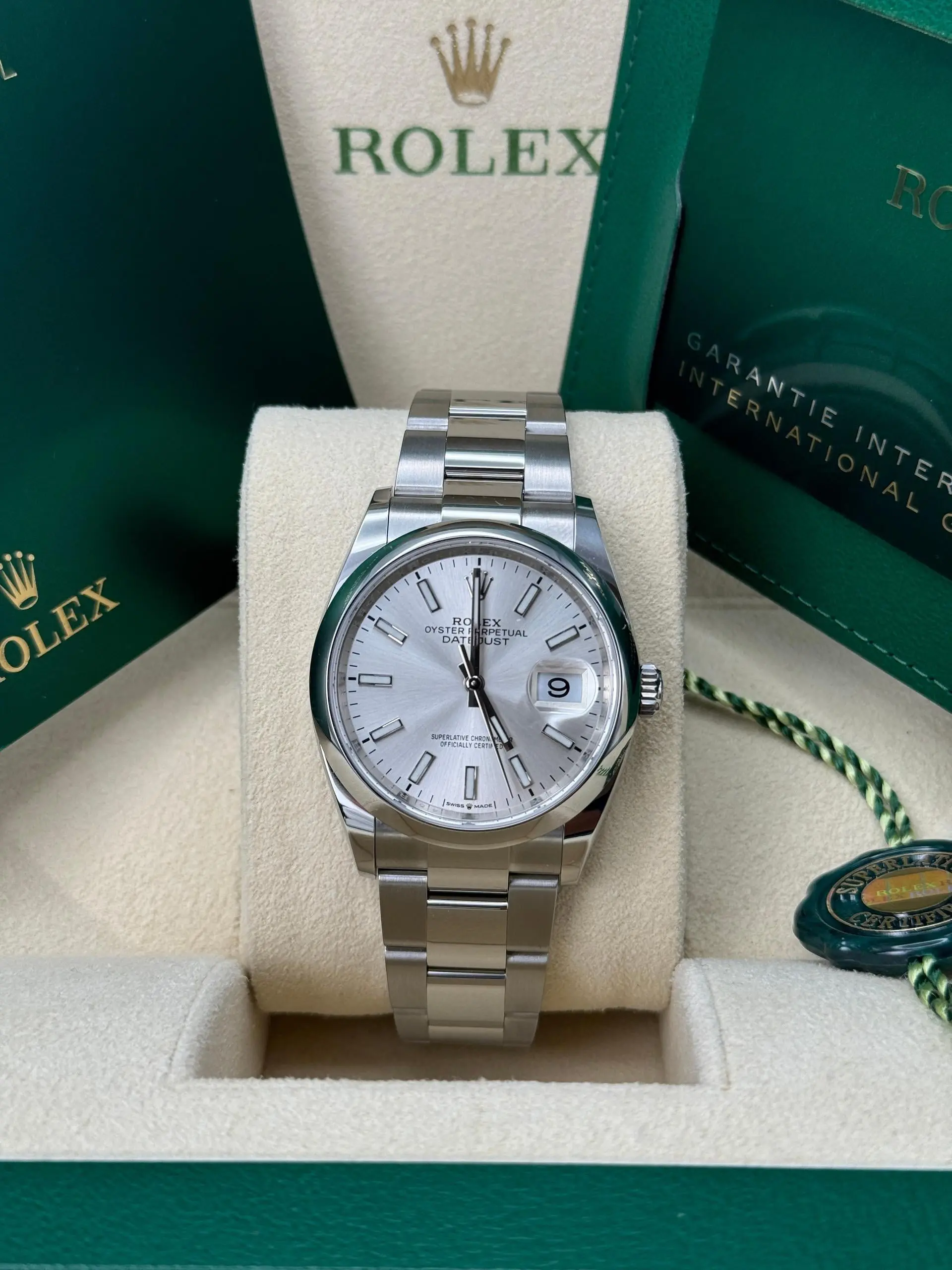 Rolex Datejust 36 mm Silver Index Dial Stainless Steel Smooth Bezel Oyster Bracelet Rolex Datejust 36 mm Silver Index Dial Stainless Steel Smooth Bezel Oyster Bracelet