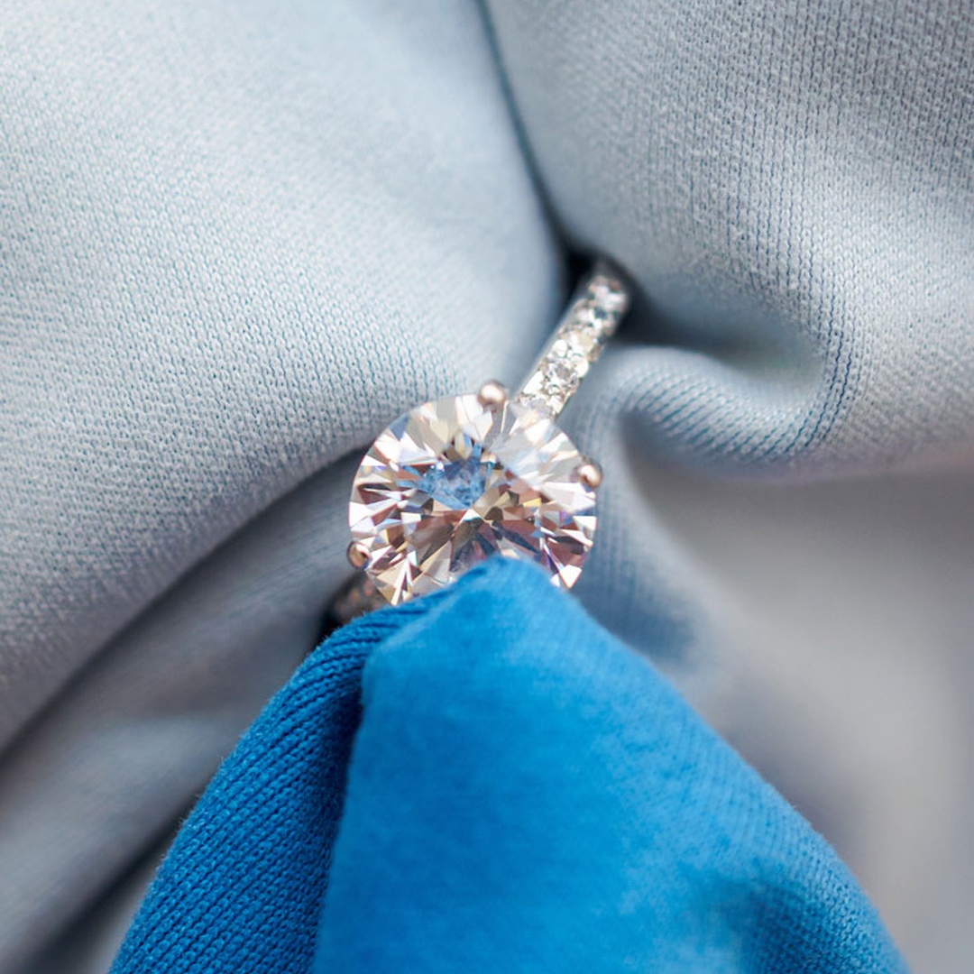 cleaning diamond