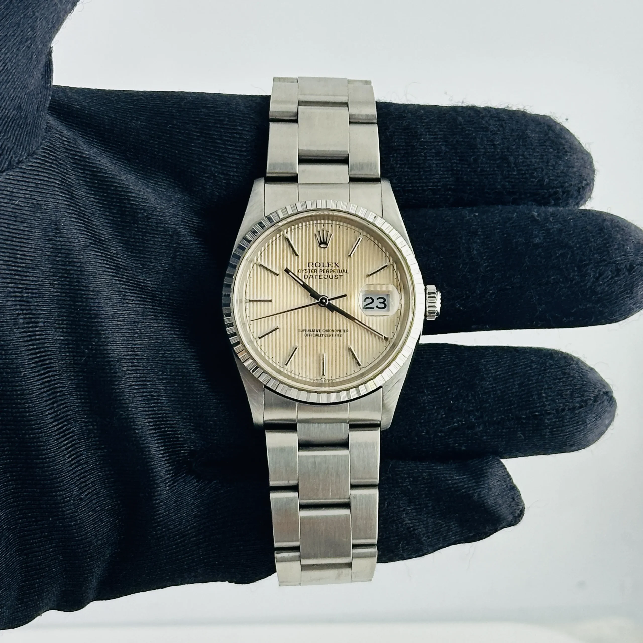 18575807_rb46a36kxdiuhyerbiiut31t5cwq.webp Rolex Datejust Ivory Tapestry Dial on Oyster Bracelet Ref 16220 - Image 1