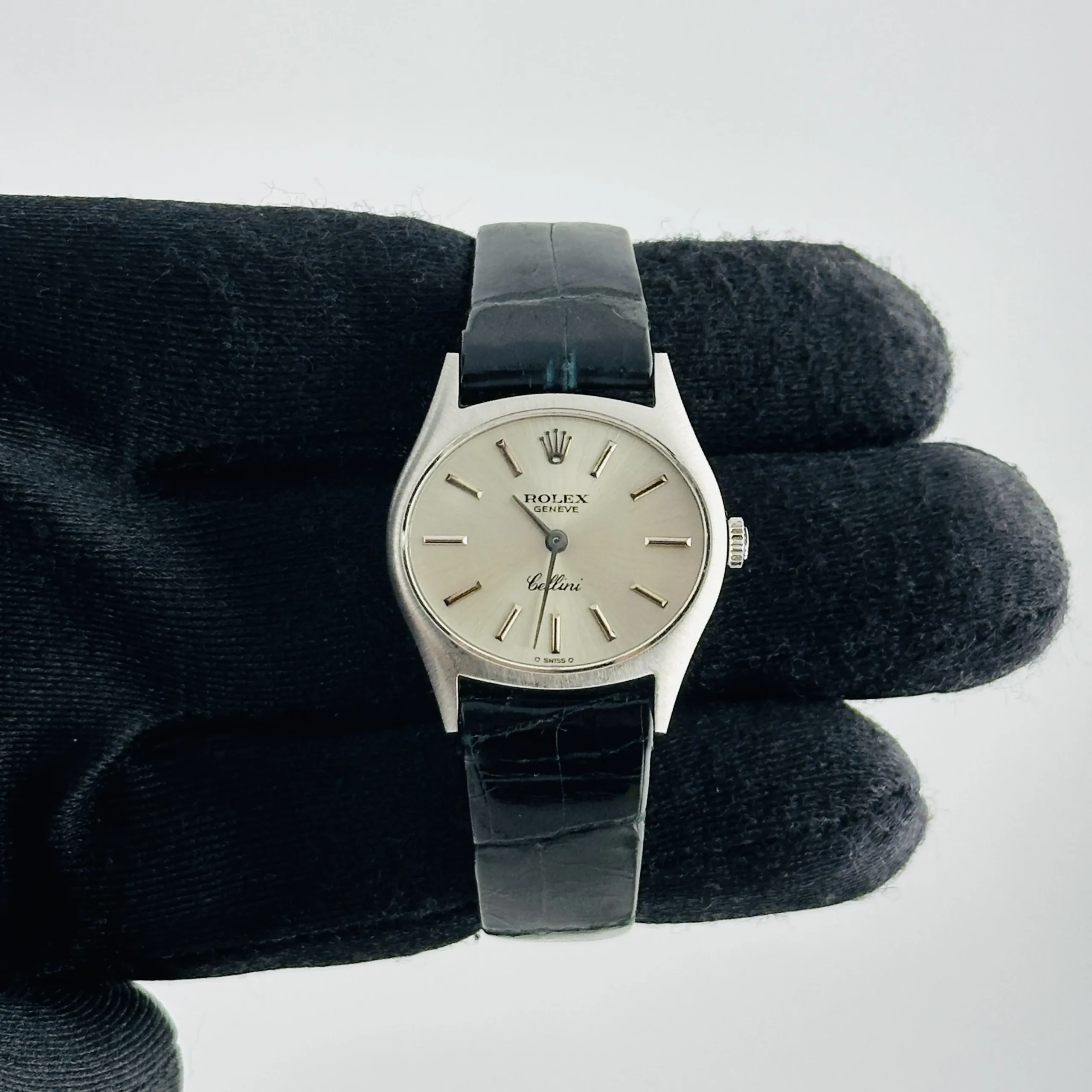 18576382_9x77xmpkvwsk6hixdin2sfyzsg7f.webp Rolex Cellini Silver Stick Dial on Leather Ref 3802/9 - Image 1