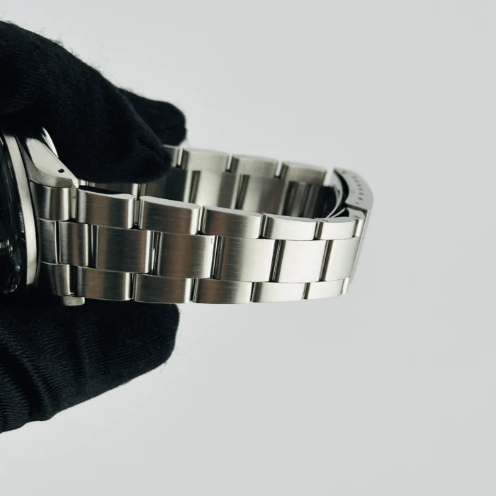 Rolex Oyster Perpetual Date Silver Stick Dial on Oyster Bracelet Ref. 15010 - Image 4