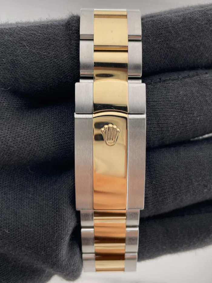 Rolex SkyDweller White Dial on Oyster Ref. 326933 with New Style Card (green) 2021 - Image 4