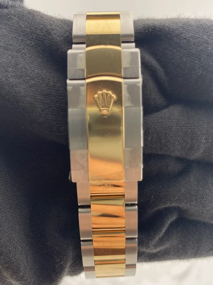 Rolex Datejust 41 White Index Dial on Oyster Ref. 126333 with New Style Card (green) 2024 - Image 4