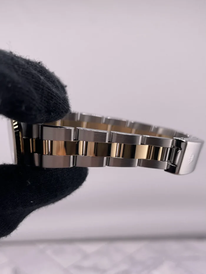 Rolex Oyster Perpetual Champagne Dial on Oyster Ref. 76193 - Image 4