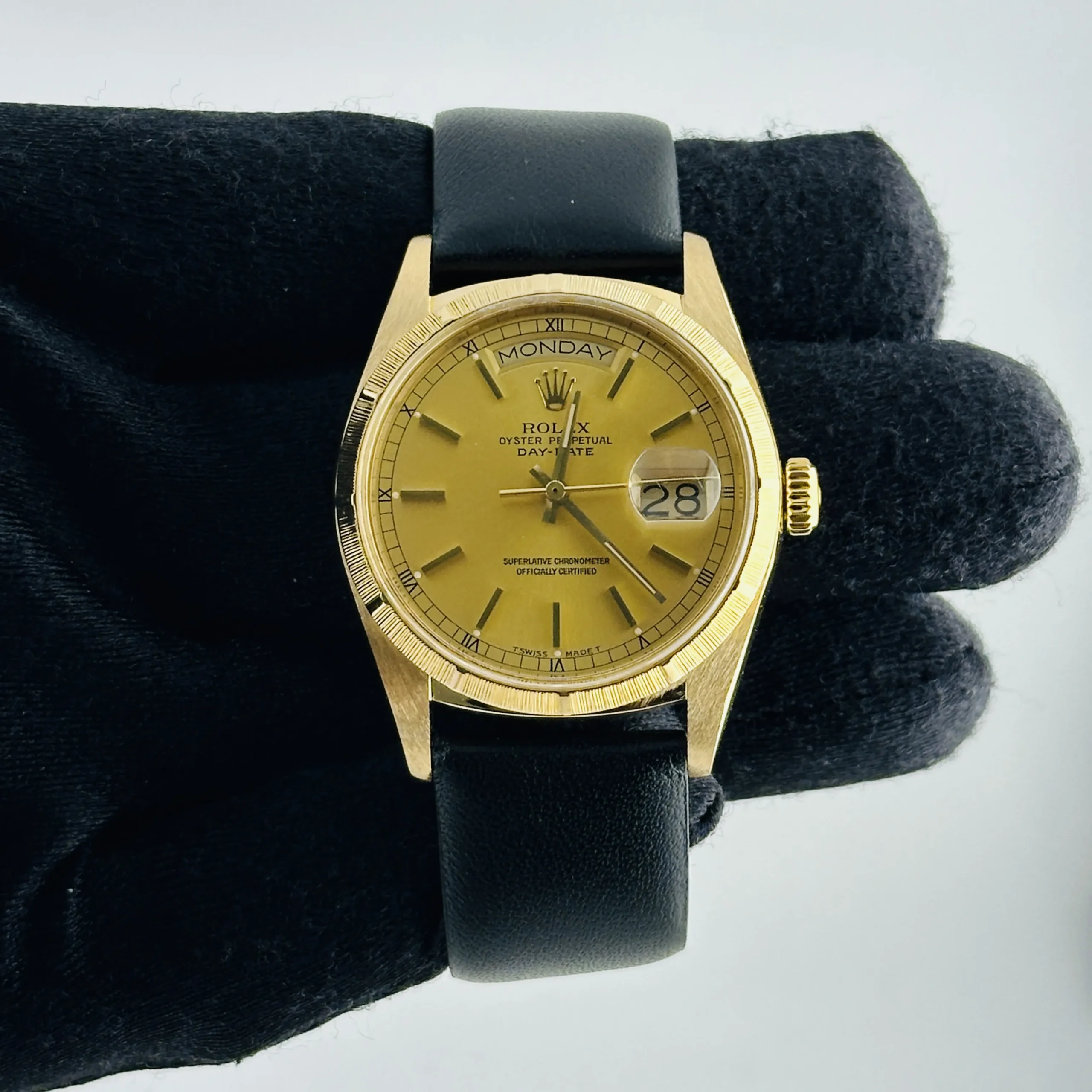 18576518_3vmhyvvh3sur8abp4ny62l7thnyk.webp Rolex Day-Date Bark Champagne Stick Dial on Generic Leather Band Ref. 18078 - Image 1