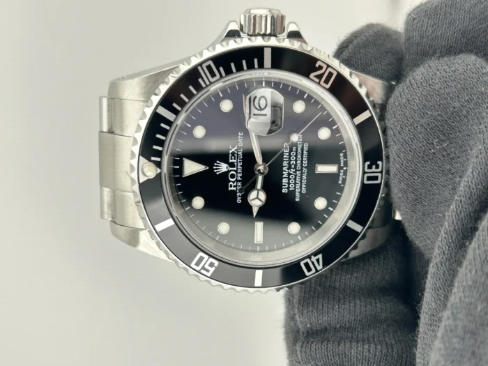 Rolex Submariner Date Black Dial on Oyster Ref. 16610 with Papers 2002 - Image 3