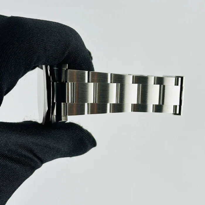 Rolex Oyster Perpetual Lavender Dial on Oyster Bracelet Ref. 134300 with New Style Card (green) 2026 - Image 4