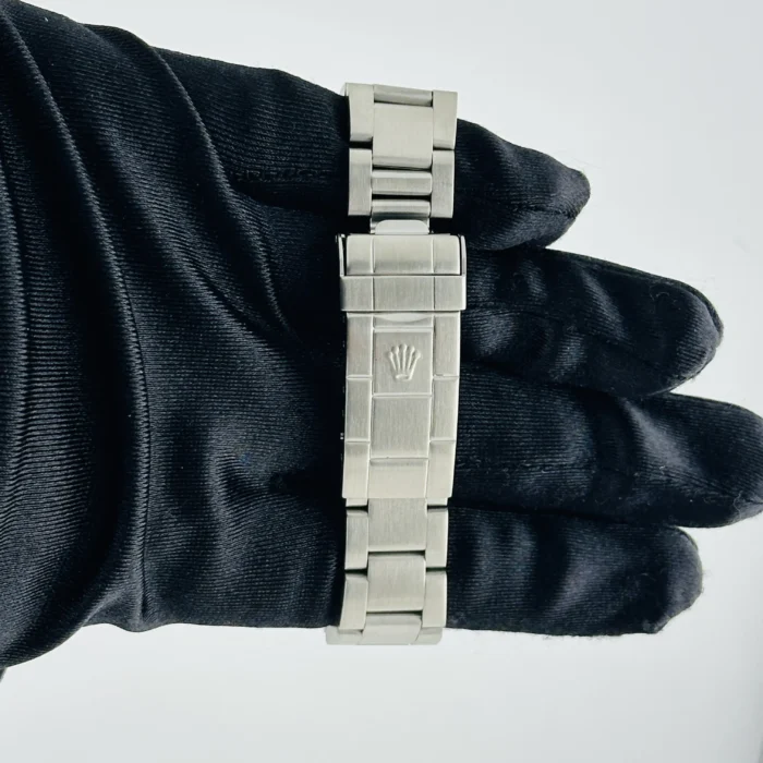 Rolex Submariner Date Black Dial on Oyster Ref. 16610 with Papers 2006 - Image 4