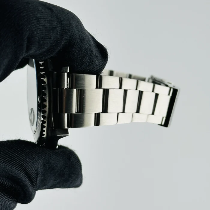 Rolex Submariner Date Black Dial on Oyster Ref. 16610 with Papers 2006 - Image 5