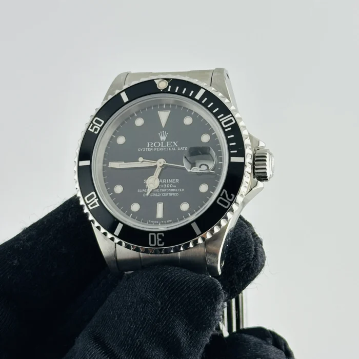 Rolex Submariner Date Black Dial on Oyster Ref. 16610 with Papers 2006 - Image 3