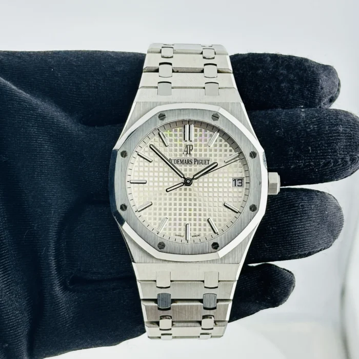 Audemars Piguet Royal Oak White Dial on Stainless Steel Bracelet Ref. 15500ST.OO.1220ST.04 with Card - Image 2