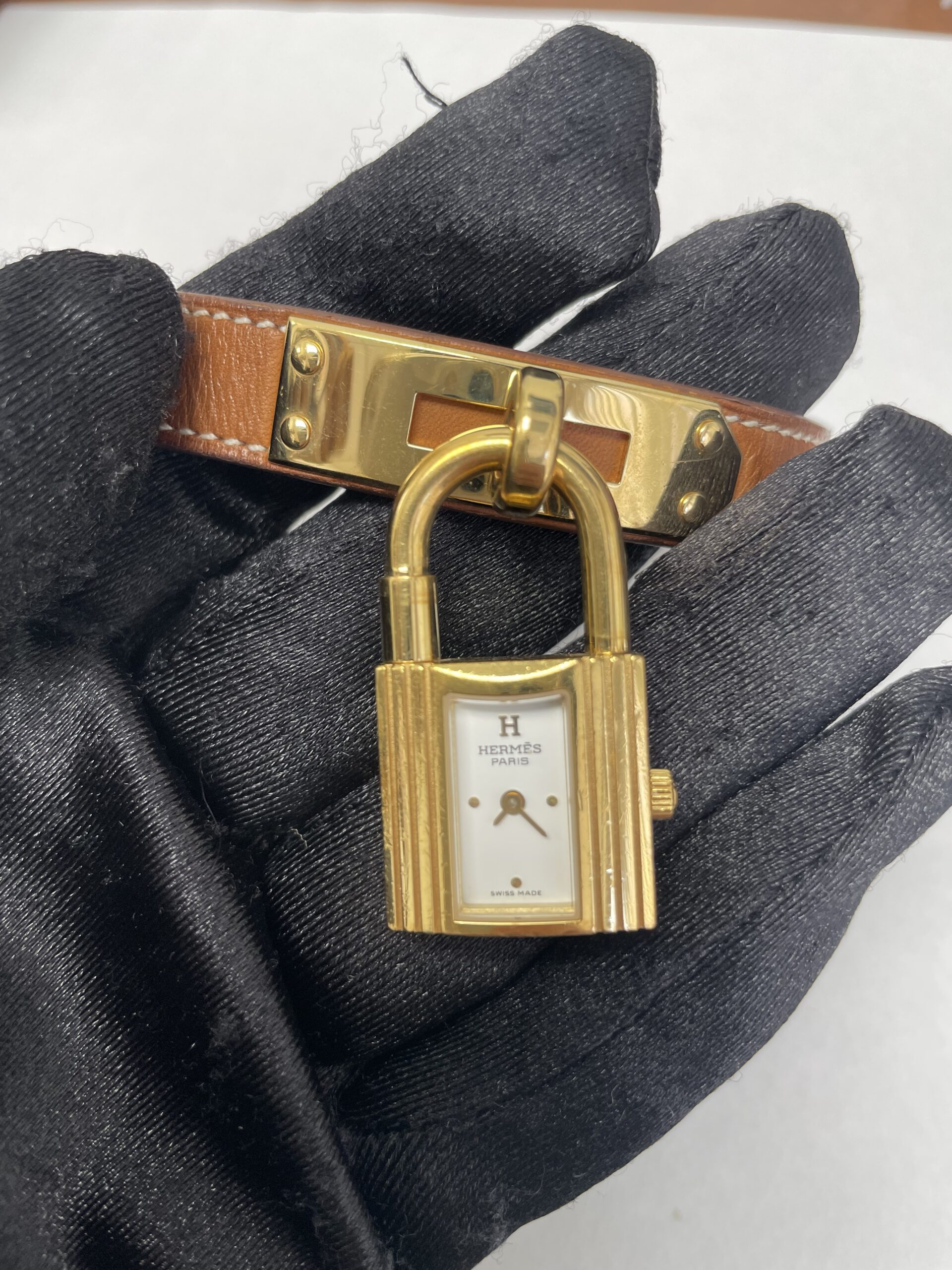 19042566_89o5ahmyqc4w5e3t18elj7315can.jpg Hermes Kelly White Dial on Leather Ref KE1.201.170 with Papers 2011 - Image 1