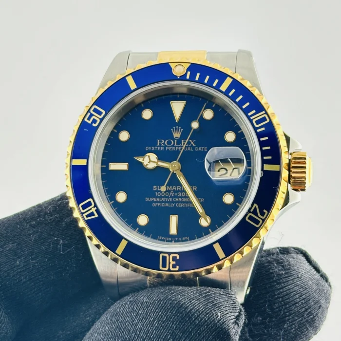 Rolex Submariner Blue Dial on Oyster Ref. 16613 with Papers 1993 - Image 3