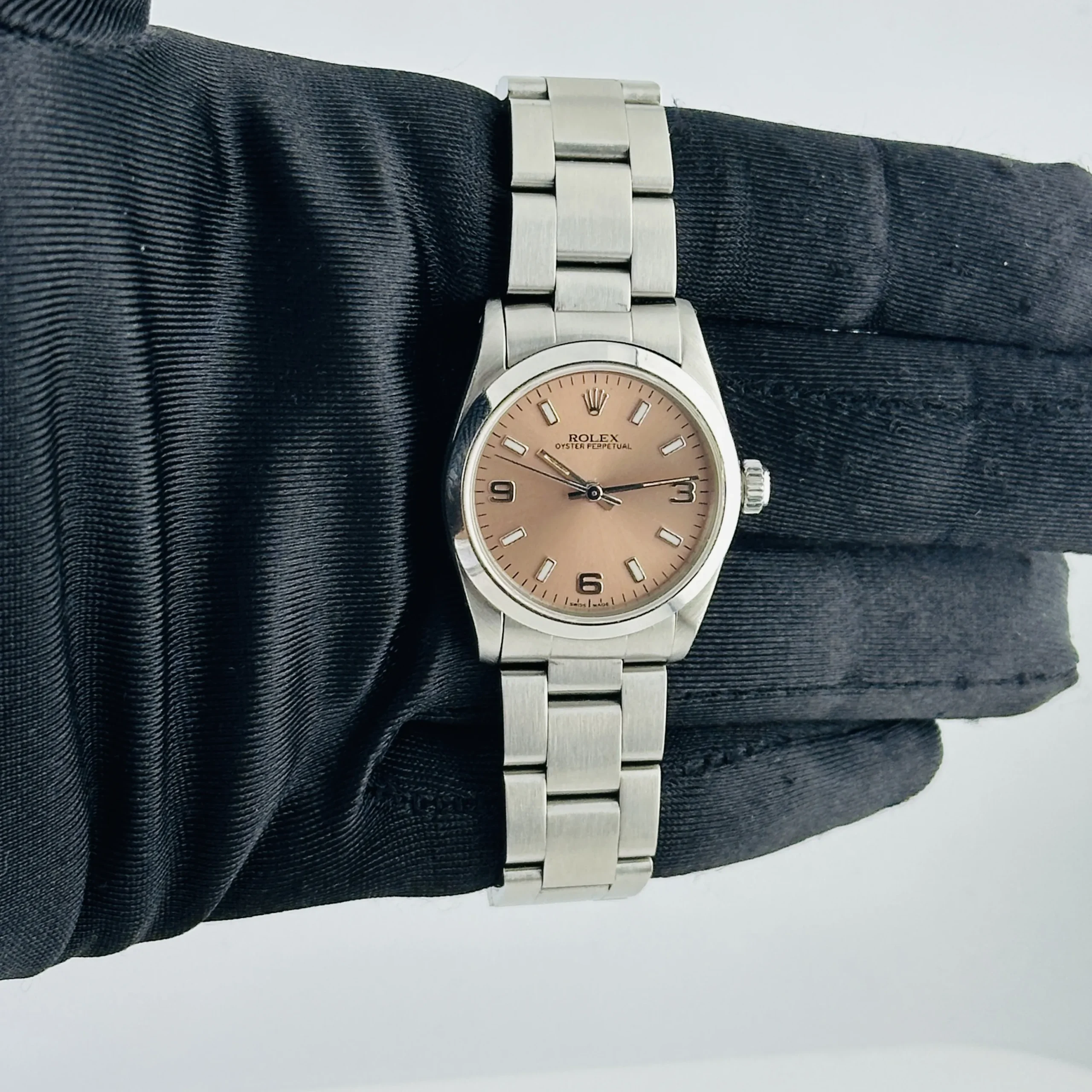 19138792_akhgbackznhnk0fkper64rw8xtow.webp Rolex Oyster Perpetual Salmon Dial on Oyster Ref 67480 - Image 1