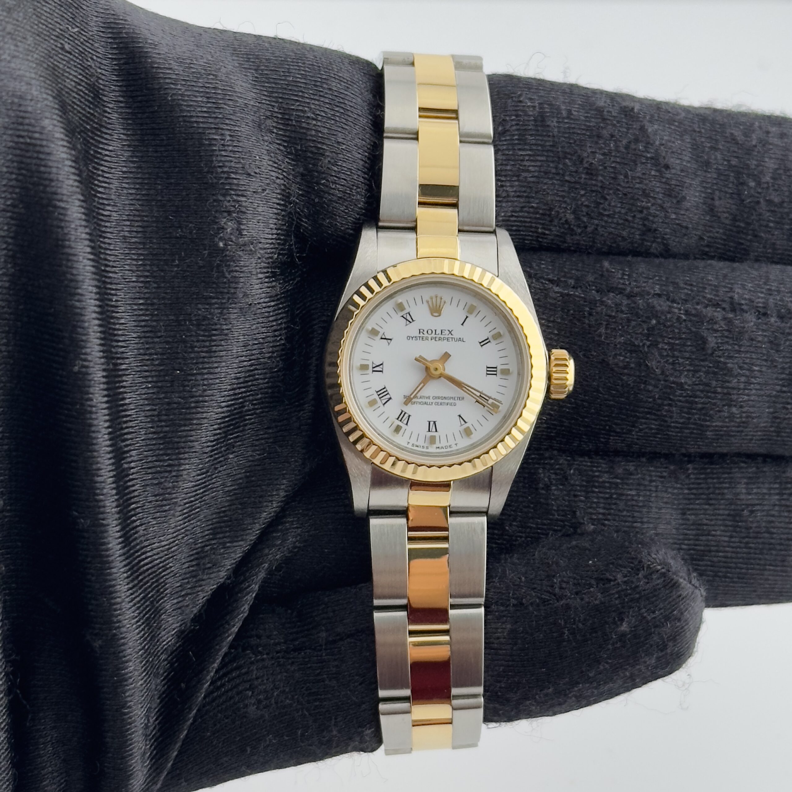 19138938_nrpudk063w231v73dbzhsyy0au0t.jpg Rolex Oyster Perpetual White Roman Dial on Oyster Ref 67193 with Papers 1992 - Image 1
