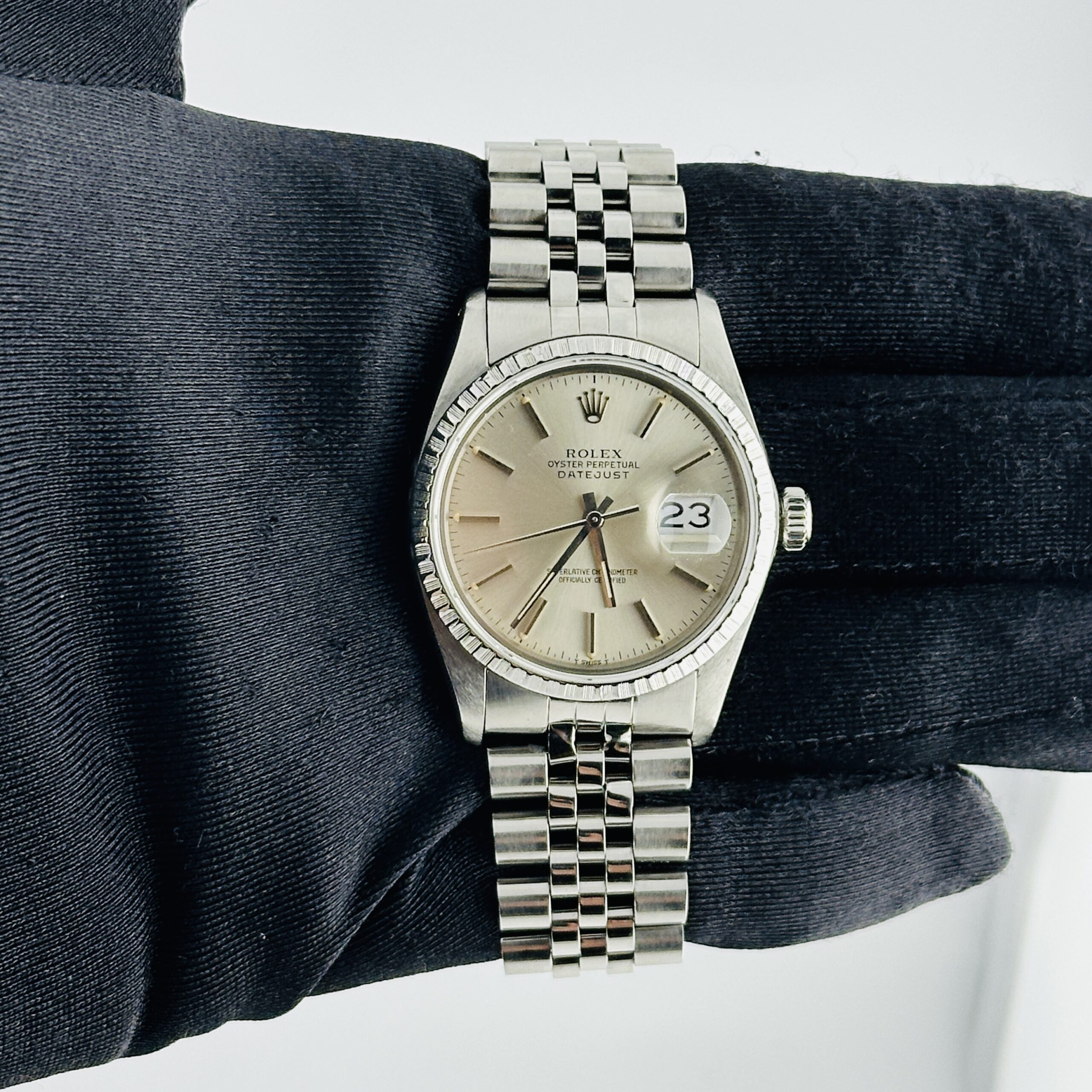 19144740_xb8fnvg2imq3btvolhg45lx95l5c.jpg Rolex Datejust Silver Dial on D Link Jubilee Ref 16030 - Image 1