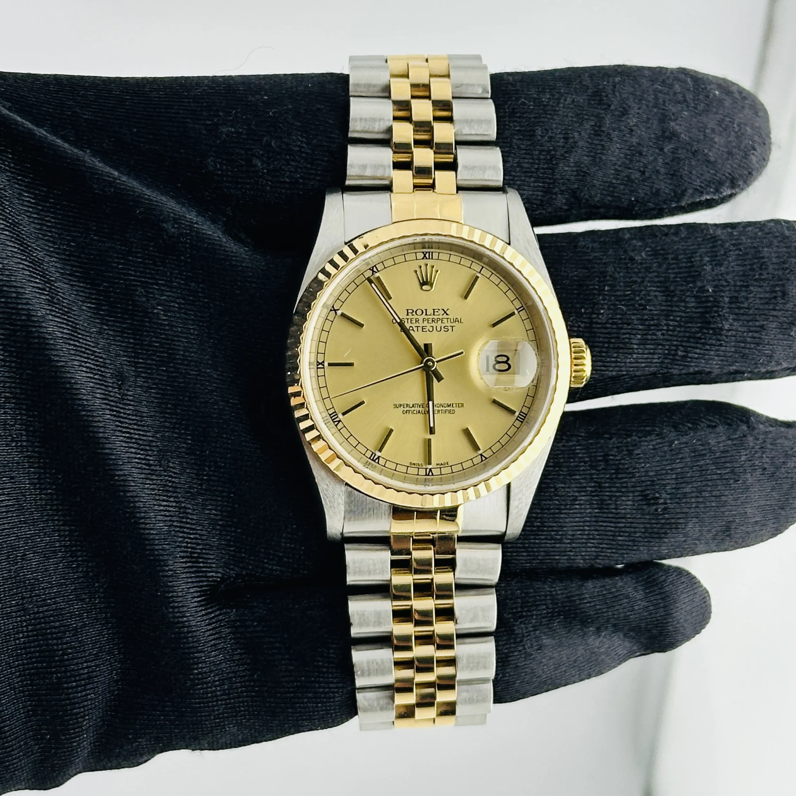 19146117_1qfoonjai7qfrawggn7l2lk844gq.webp Rolex Datejust Champagne Stick Dial on D Link Jubilee Ref 16233 - Image 1