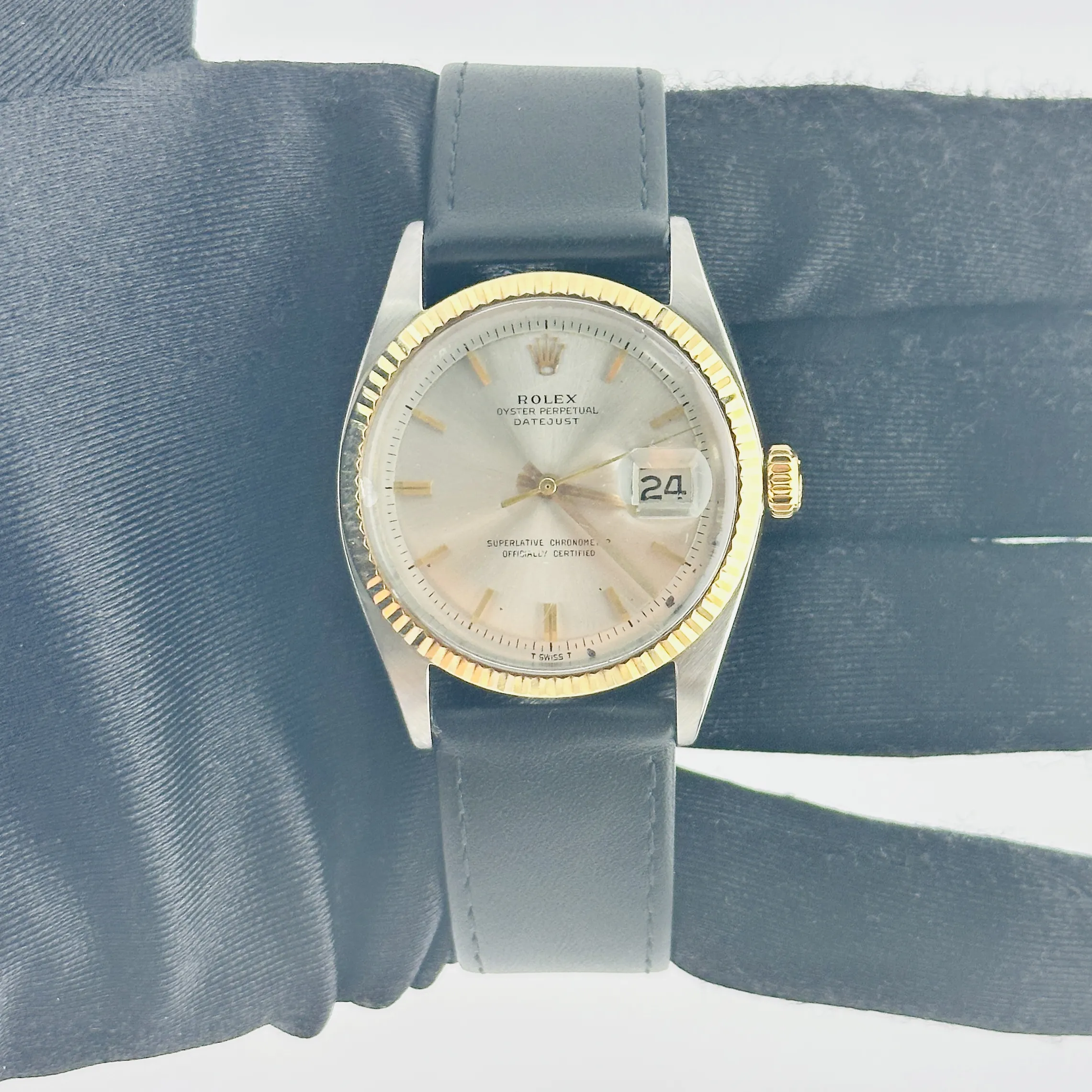 19223120_qdftkakx5vnatjqihgxma0u2gs9l.webp Rolex Datejust Silver / Gold Stick Dial on Generic Leather Band Ref. 1601/3 - Image 1