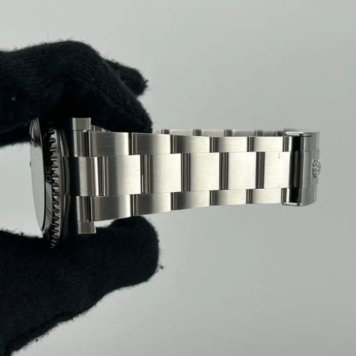 Rolex Submariner Black Dial on Oyster Ref. 126610LV with New Style Card (green) 2022 - Image 5