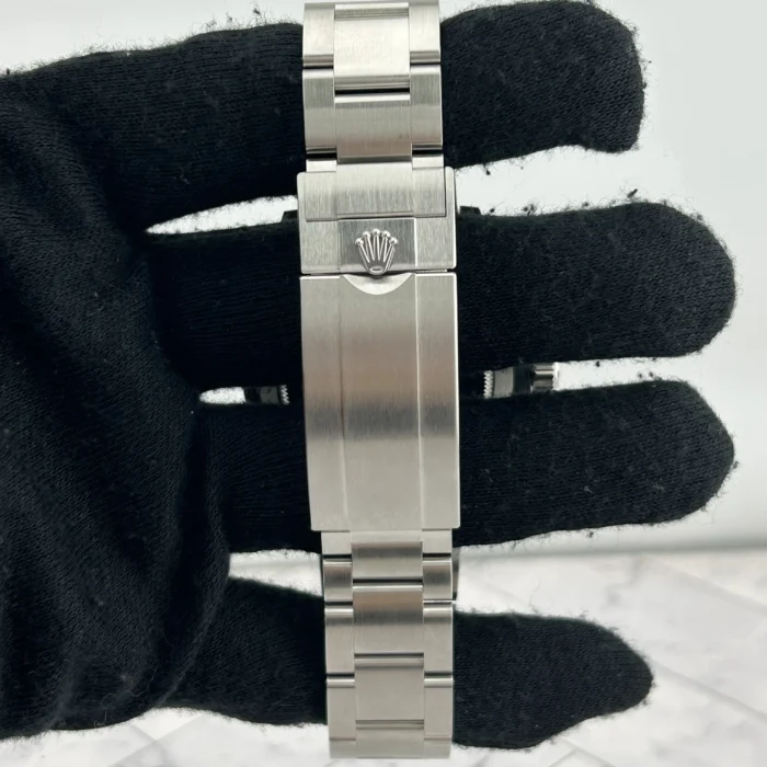Rolex Submariner Black Dial on Oyster Ref. 126610LV with New Style Card (green) 2022 - Image 4