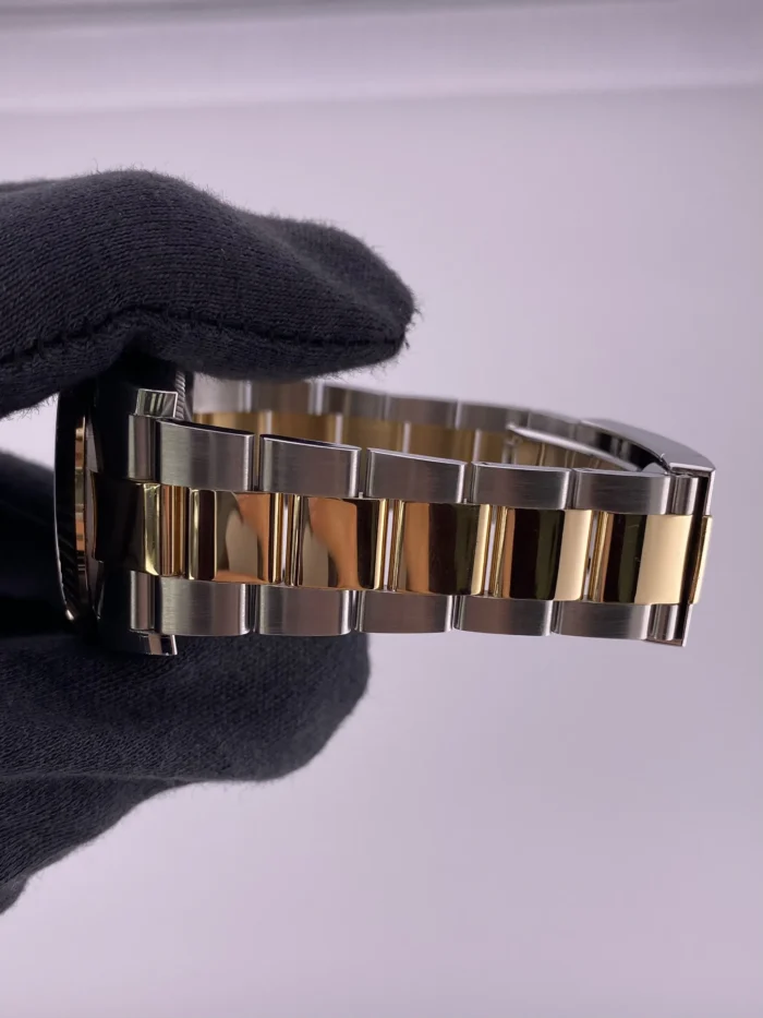 Rolex SkyDweller Black Dial on Oyster Ref. 326933 with New Style Card (green) 2023 - Image 5