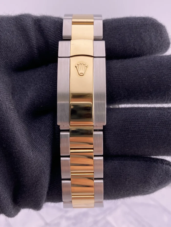 Rolex SkyDweller Black Dial on Oyster Ref. 326933 with New Style Card (green) 2023 - Image 4