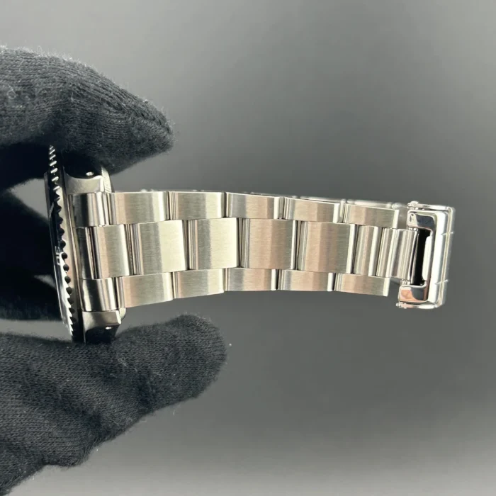 Rolex Submariner No Date Black Dial on Oyster Ref. 14060 with Papers 1994 - Image 4