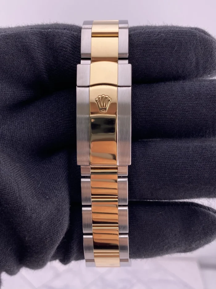 Rolex Datejust 41 Black Index Dial on Oyster Ref. 126333 with New Style Card (White) 2016 - Image 4