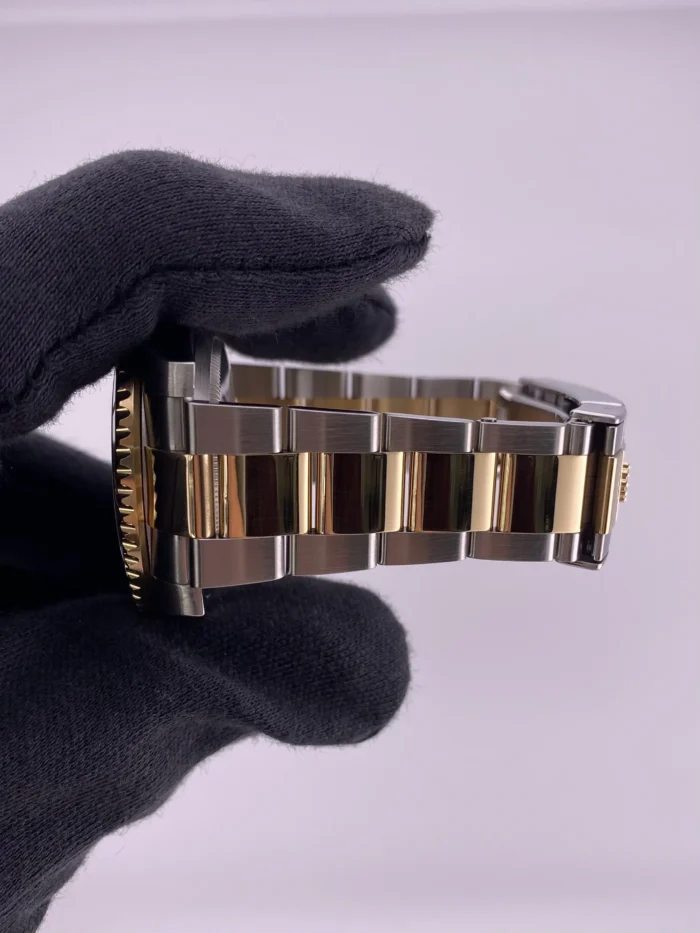 Rolex Submariner Black Dial on Oyster Ref. 116613LN - Image 5