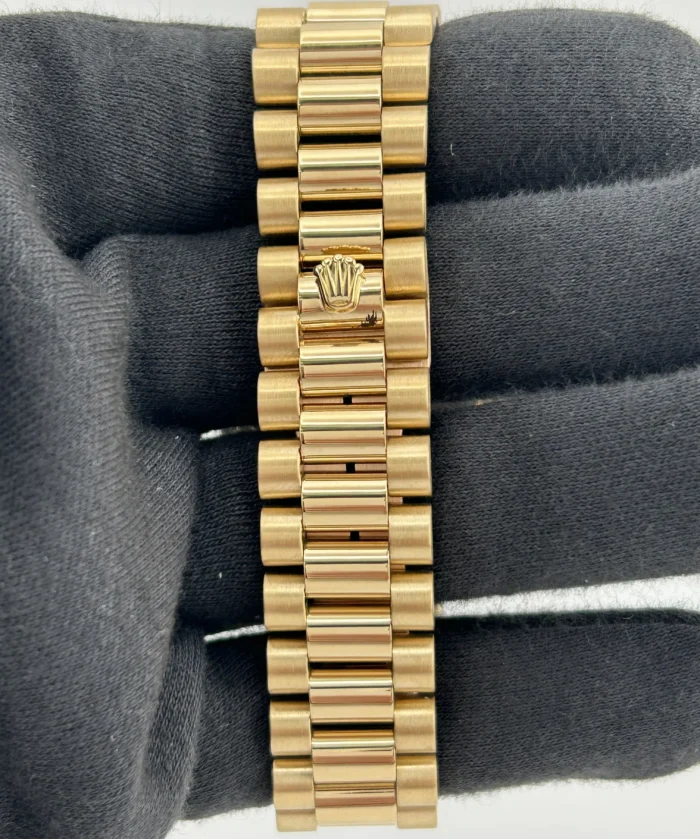 Rolex Day Date 36 Champagne Dial on President Ref. 18038 with Papers 1981 - Image 4
