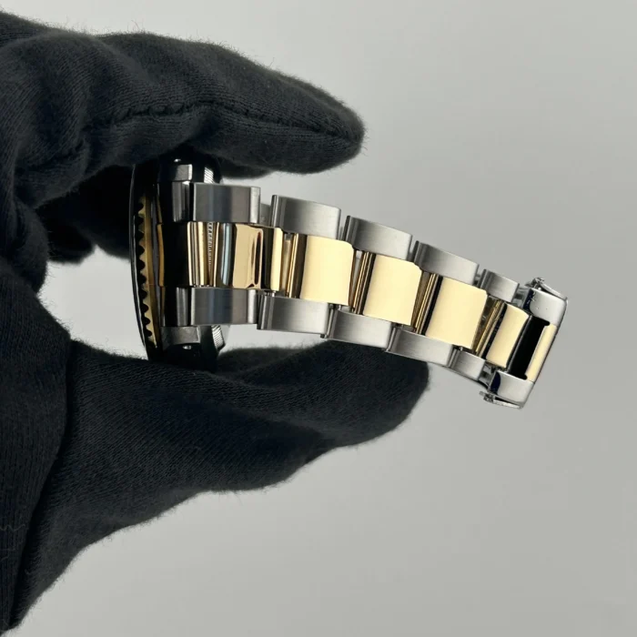 Rolex Submariner Blue Dial on Oyster Ref. 16613 with Papers 2001 - Image 5