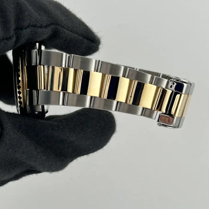 Rolex Submariner Blue Dial on Oyster Ref. 16613 - Image 5