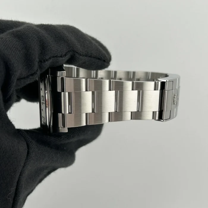 Rolex Explorer II Black Dial on Oyster Ref. 226570 with New Style Card (green) 2022 - Image 5