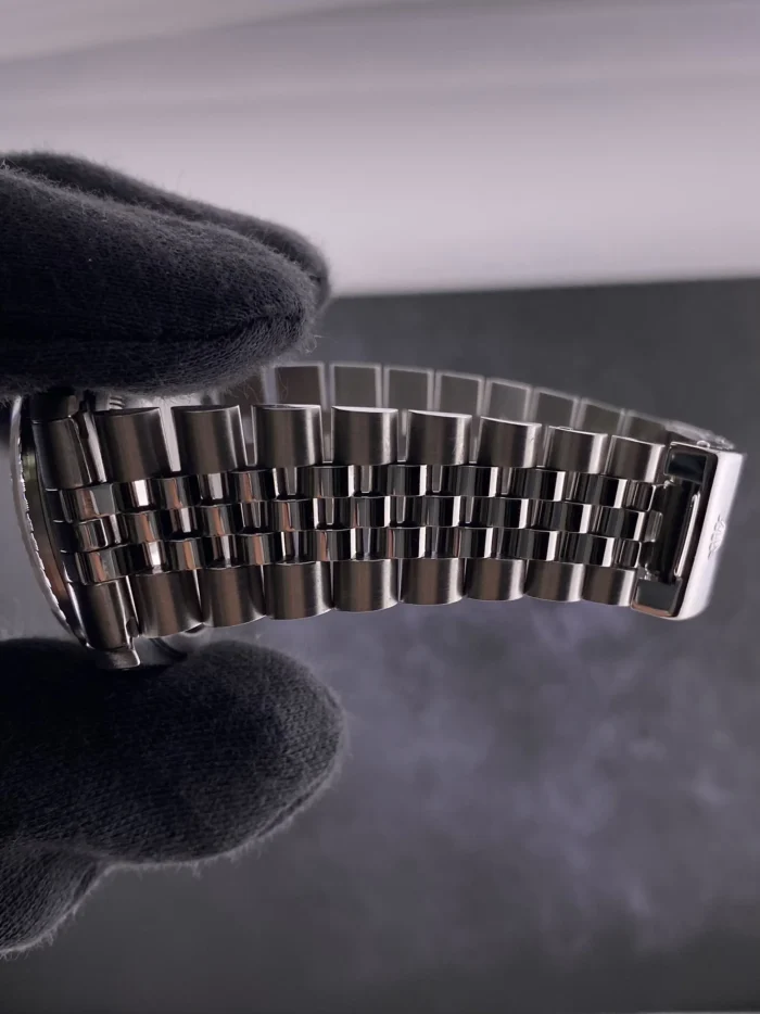 Rolex Datejust Silver Stick Dial on Jubilee Ref. 16220 - Image 5