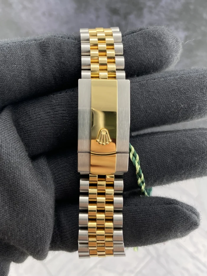 Rolex Datejust 41 Silver Index Dial on Jubilee Ref. 126333 with New Style Card (green) 2024 - Image 4