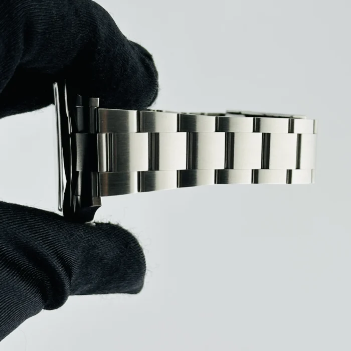 Rolex Oyster Perpetual Pistachio Dial on Oyster Bracelet Ref. 134300 with New Style Card (green) 2025 - Image 5