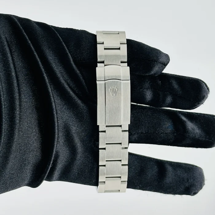 Rolex Oyster Perpetual Pistachio Dial on Oyster Bracelet Ref. 134300 with New Style Card (green) 2025 - Image 4