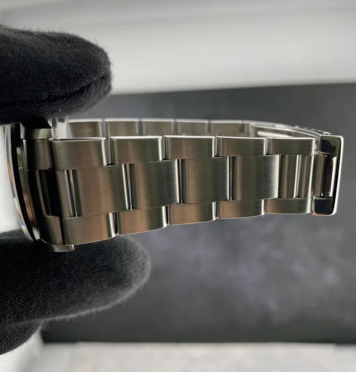 Rolex Datejust 36 Silver Roman Dial on Jubilee Ref. 16200 with Papers 2001 - Image 5