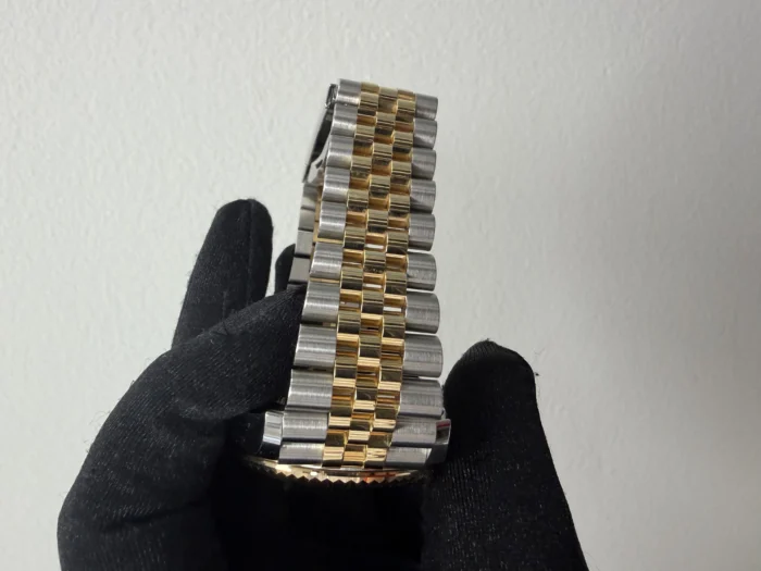 Rolex SkyDweller Champagne Dial on Jubilee Ref. 326933 with New Style Card (green) 2021 - Image 4