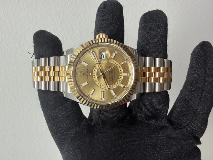 Rolex SkyDweller Champagne Dial on Jubilee Ref. 326933 with New Style Card (green) 2021 - Image 2
