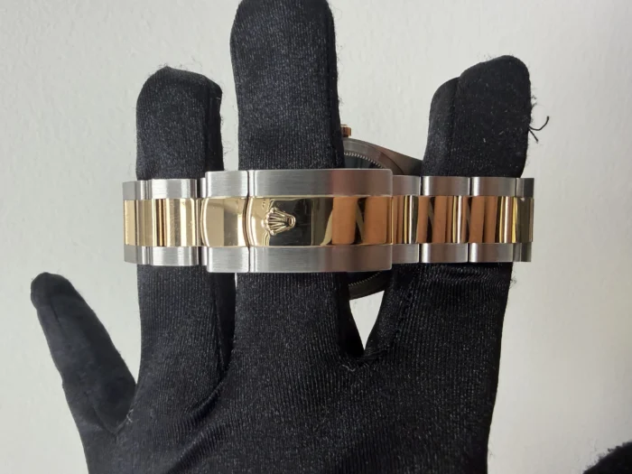 Rolex SkyDweller Black Dial on Oyster Ref. 326933 with New Style Card (green) 2021 - Image 3
