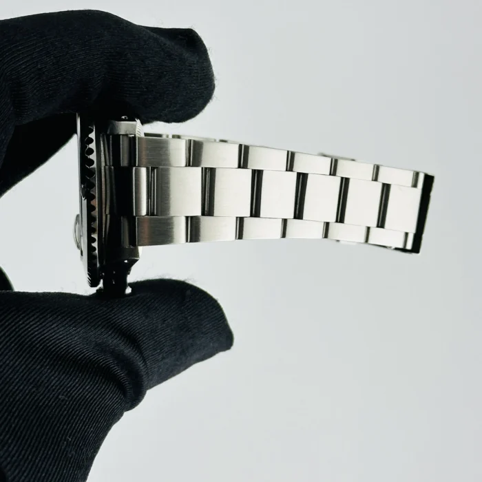 Rolex Submariner Black Dial on Oyster Ref. 16610 with Papers 2001 - Image 6