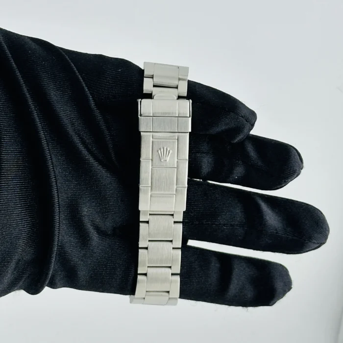 Rolex Submariner Black Dial on Oyster Ref. 16610 with Papers 2001 - Image 5