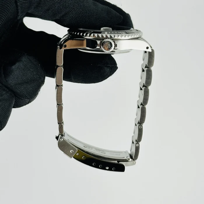 Rolex Submariner Black Dial on Oyster Ref. 16610 with Papers 2001 - Image 7