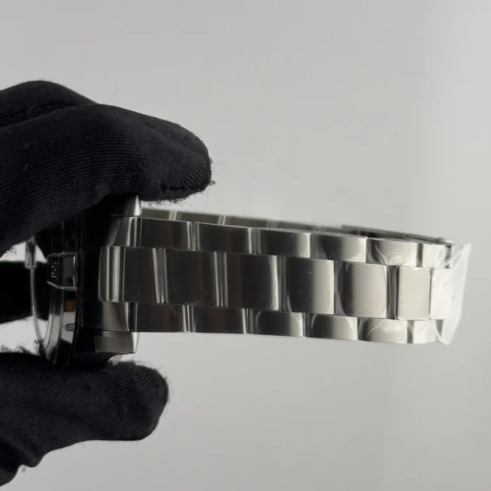 Breitling Avenger Chronograph GMT Black Dial on Bracelet Ref. A24315101B1A1 with Card 2023 - Image 4