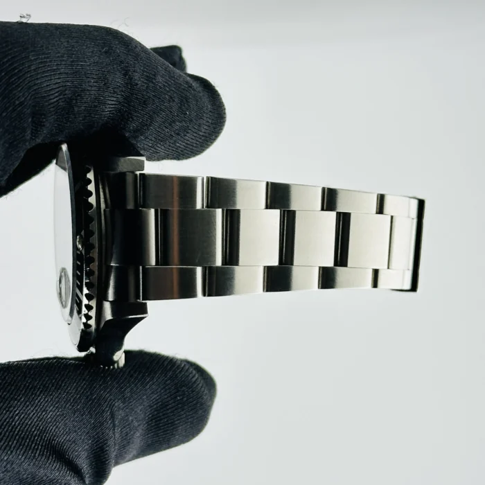 Rolex Submariner Black Dial on Oyster Bracelet Ref. 16610 with Papers 2006 - Image 5