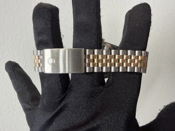 Rolex Datejust 36 Champagne Diamond Dial on Jubilee Ref. 16233 with Papers 1988 - Image 3