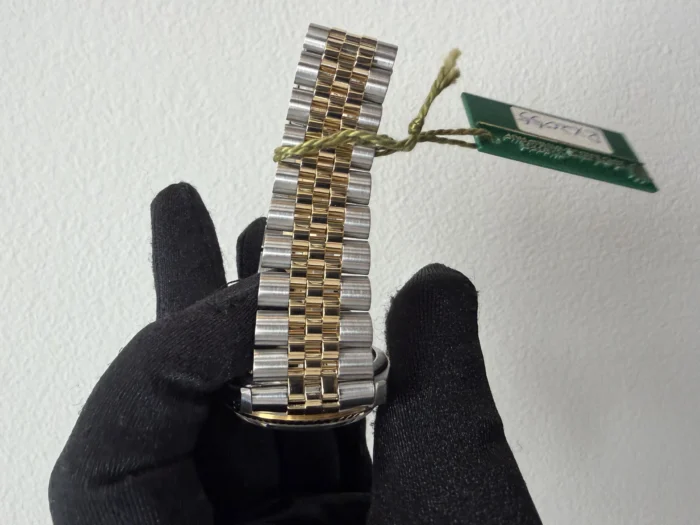 Rolex Datejust Champagne Stick Dial on D-Link Jubilee Ref. 16233 with Papers - Image 4