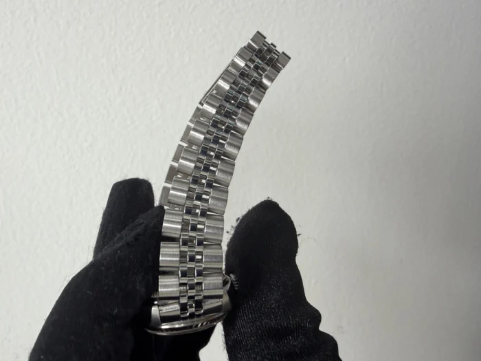 Rolex Datejust White Roman Dial on D-Link Jubilee Bracelet Ref. 69174 with Papers 1999 - Image 4