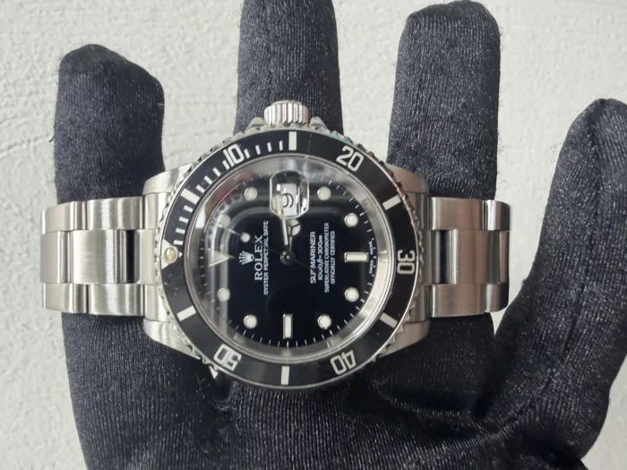 Rolex Submariner Black Dial on Oyster Ref. 16610 with Papers 2001 - Image 2